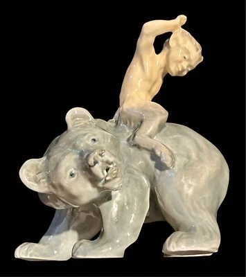 Estatuilla de porcelana Royal Copenhagen #976 fauno y oso Foto 1 de 4