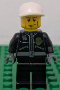 Lego Minifigure City - Police Officer - cty0198 - Picture 1 of 2
