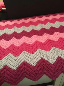 Handmade Afghan 43" X 71" Zigzag pattern, multicolor, in excellent condition. - Picture 1 of 4