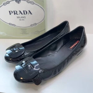 Auténticos planos de ballet de charol negro Prada - Hechos en Italia UE 38,5 - Imagen 1 de 11