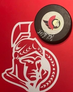 1990's Mike Bales Signed Ottawa Senators NHL Souvenir Puck - AUTOGRAPH  - Bild 1 von 2