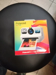 POLAROID GO AND CLIP BUNDLE Brand New And Sealed - Picture 1 of 4