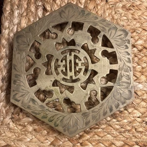 Vintage MCM Messing Untersetzer geätzt Blumen & Blätter Langlebigkeit asiatische Chinoiserie - Bild 1 von 5