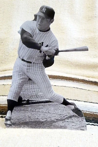 Mickey Mantle New York Yankees Baseball Figure Tabletop Display Standee 10" Tall - Picture 1 of 2
