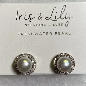 Orecchini a perno Iris & Lily perle d'acqua dolce circondate con zirconi NUOVI - Foto 1 di 7