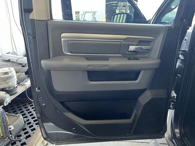 13-24 RAM 1500 CREW CAB LR DOOR TRIM PREMIUM -X8 GRAY AND BLACK  - Изображение 1 из 4