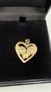 Colgante Corazón Oro Sólido 14K Doble Caballo 6.1g Dije Pesado Joyería Fina - Imagen 1 de 6