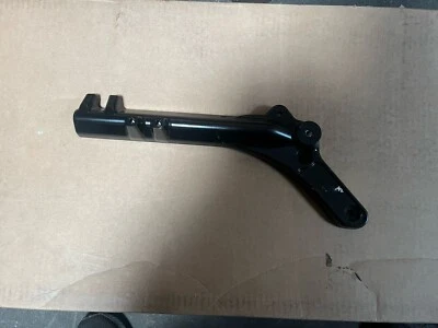 Harley-Davidson M8 Softail Street Bob Low Rider S ST 排气支架 2018-2023 — 第 1/2 张图片