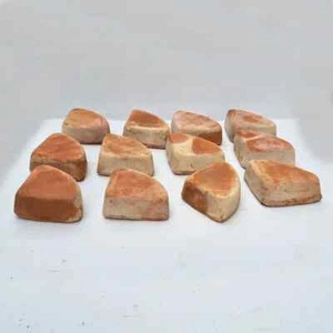 Set 12 piedini triangolo alti cm3,5 per vasi in terracotta rialzo vaso sottovaso - Bild 1 von 4