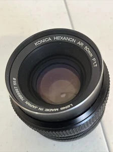 KONICA HEXANON AR F1.8 50 mm OBIETTIVO FOTOCAMERA PELLICOLA GIAPPONESE 701018 UN TAPPO - Foto 1 di 6