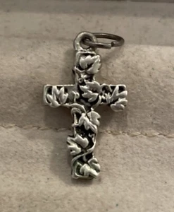 BEAUTIFUL SILVER TONE CROSS CATHOLIC PENDANT - Picture 1 of 7