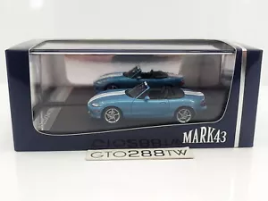 Mark43 escala 1:43 Mazda MX-5 Roadster (NB / NB8C) RS II 2000 azul/blanco a rayas - Imagen 1 de 8