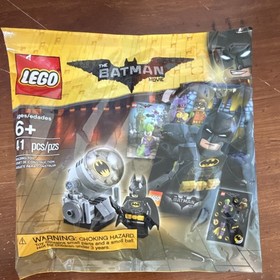 LEGO The Batman Movie Polybag Set 5004930, Batman Minifigure, Bat-Signal, 41pcs