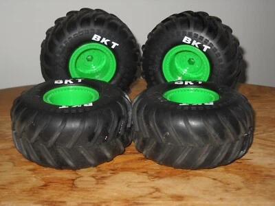 Nuevo camión de radiocontrol Bright Industries Monster Jam excavadora de tumbas 4 neumáticos llantas y tornillos  Foto 1 de 4