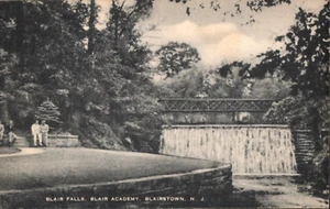 Postal dividida de Blairstown NJ vista de Blair Falls Blair Academy publicada 1958 - Imagen 1 de 2
