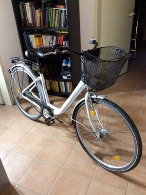 Damenfahrrad 28 Zoll, 3-GANGSCHALTUNG, mit Korb - Bild 1 von 4