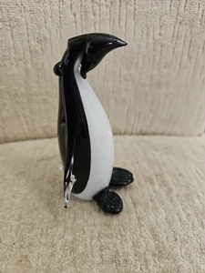 VINTAGE HAND BLOWN ART GLASS PENGUIN PAPERWEIGHT FIGURINE CLEAR BLACK WHITE 5” - Picture 1 of 4