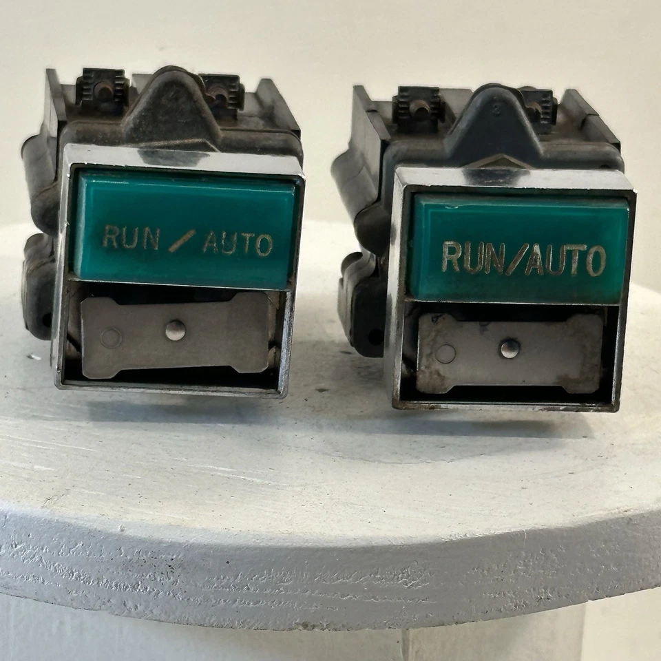 2-CUTLER HAMMER E30 120V 50/60Hz Compact Push Button w/Start-Stop- Ind Light - Image 1 of 4