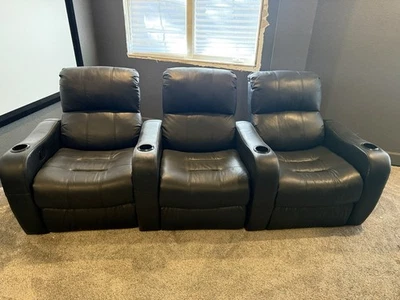 Sillas de cine Seatcraft, cuero negro. Reclinación completa manual. Portavasos Foto 1 de 4