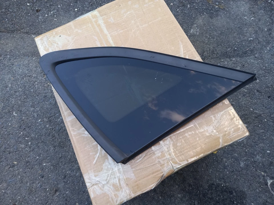 Hyundai Tucson 2016-2021 pasajero trasero lado derecho cuarto solar vidrio manipulado  Foto 1 de 4