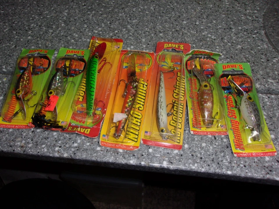 H48  bass fishing lure lot DAVE'S Ka boom on cards NOS - Image 1 of 1