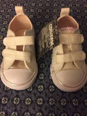 NWT Converse GIRLS  All Star LoW Top White/Barely Sparkle 2 M US Infant - Image 1 of 4