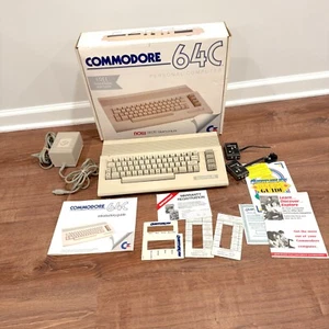 Commodore 64C Personal Computer Box Netzteil Zubehör Powers On ungetestet - Bild 1 von 21