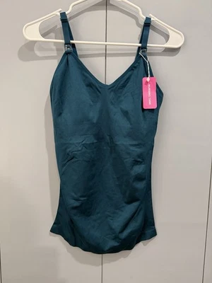 Tanque de enfermagem exclusivo de acabamentos novo com etiquetas tamanho M - Imagem 1 de 3