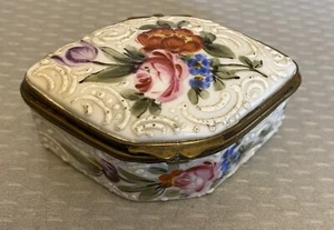 19C Antiguo Pintado a Mano Esmalte Floral Rosas Caja Baratija Porcelana con Bisagras - Imagen 1 de 9