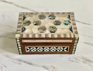 Caja de mosaico hecha a mano de madreperla. Tamaño: 6 x 3,8 pulgadas. Regalo perfecto - Imagen 1 de 10