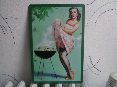 TOLE METAL VINTAGE PIN UP CUISINIERE B B Q NON EMAILLEE ANCIENNE 20 X 30 CMS - Photo 1/3