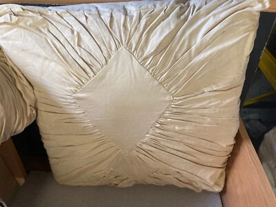 PAR DE TRAVESSEIROS DECORATIVOS DONNA KARAN HOME BEGE NU/DOWN VINTAGE NOS - Imagem 1 de 3