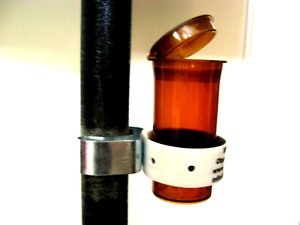 Oboe Bassoon 1.5 oz. Amber BrownReed Soaking Cup Filp Top Lid & Stand Clip