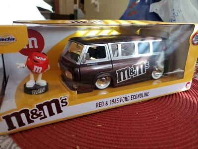 Ford Econoline Van Jada M&Ms 1965 con figura roja. OFERTAS  Foto 1 de 4