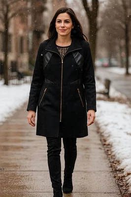 Abrigo Via Spiga de lana negro con cremallera completa dorada e inserciones de cuero Foto 1 de 4