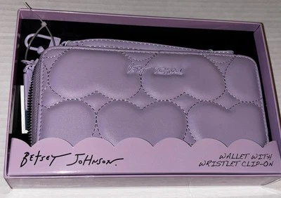 NUEVO CON ETIQUETAS BILLETERA BETSEY JOHNSON PULSERA En Caja ZA Corazones Púrpura con Correa Foto 1 de 4