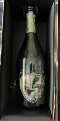 Dom Perignon x Lady Gaga Vintage 2010 Brut 750 ml Edición Limitada Caja y Botella Foto 1 de 4