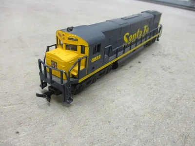 Model Power HO Track Tested ,  Alco C-628 Santa Fe #6682 Scale Locomotive - Image 1 of 4