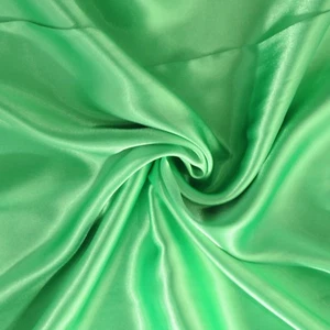 Lencería de tela verde Kelly con encanto sedoso satinado suave de calidad 60" BTY - Imagen 1 de 2