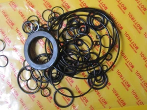 HPV102 HYDRAULIC PUMP SEAL KIT FITS HITACHI EX200-5 EX220-5 NEW - Picture 1 of 12