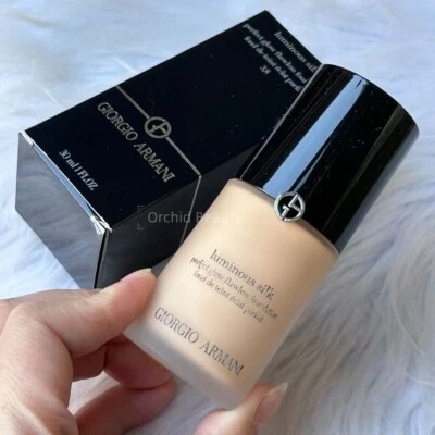 Giorgio Armani Luminous Silk Perfect Glow Flawless Foundation~3.8~Full size~New - Image 1 of 4