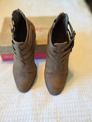 Botines American Rag Adariep bronceados recortados con hebilla y cierre de cremallera talla 9,5 M Foto 1 de 4