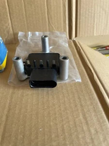 Ignition Module AUDI A3 A4 SEAT ALTEA LEON SKODA FABIA 032905106 - Picture 1 of 8