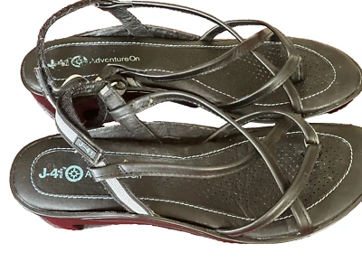 Sandalias J-41 Adventure On “Galaxy” con tiras negras cuña baja talla para mujer 8M Foto 1 de 4