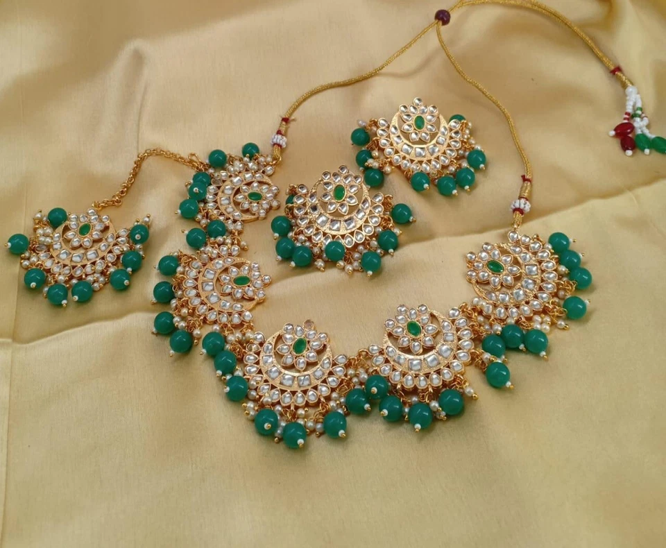 Conjunto de collar de perlas verdes de moda nupcial de joyería india  Foto 1 de 1
