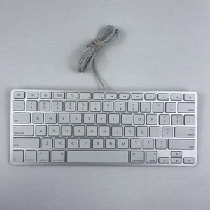 Teclado compacto con cable Apple A1242 puerto USB blanco/plateado MB869LL/A sin probar 2008 - Imagen 1 de 6