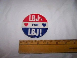 Vintage Unusual LBJ's FOR LBJ w/ Hearts Campaign Pinback Button Pin - Imagen 1 de 2
