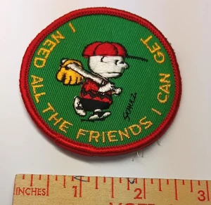 1971 Charlie Brown "I Need All The Friends I Can Get" Peanuts gestickter Aufnäher - Bild 1 von 2