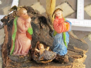 Weihnachtskrippe aus Holz mit Figuren aus Wachs sehr speziell - Volkskunst - - Bild 1 von 8
