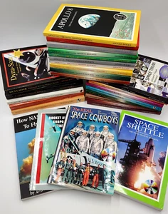 HUGE LOT 27 Apogee Books NASA Mission Reports, Apollo, Gemini, Space Exploration - Foto 1 di 19